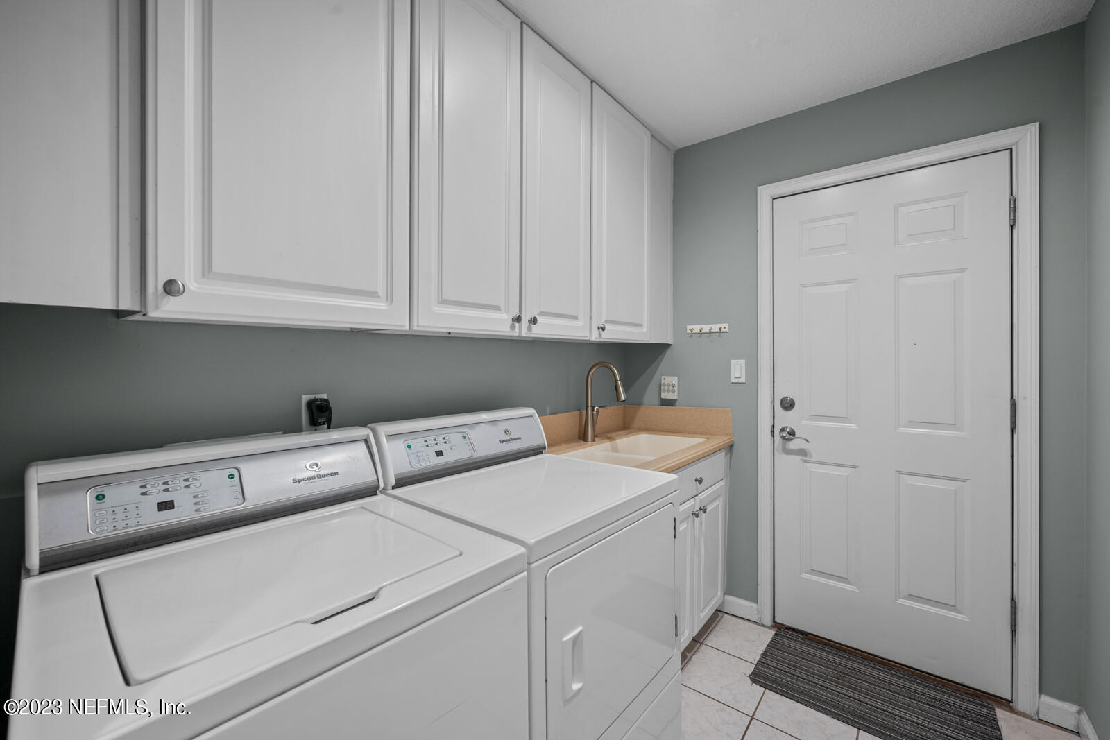 704 SANDRINGHAM Drive