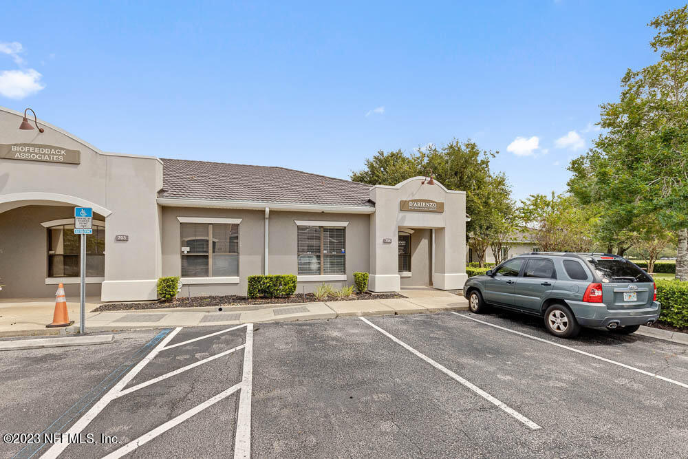 11512 LAKE MEAD Avenue, 704