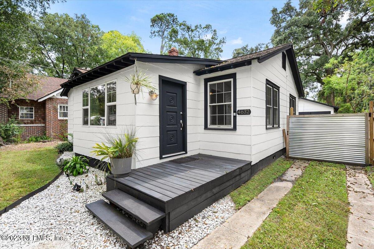 4632 CRESCENT Street