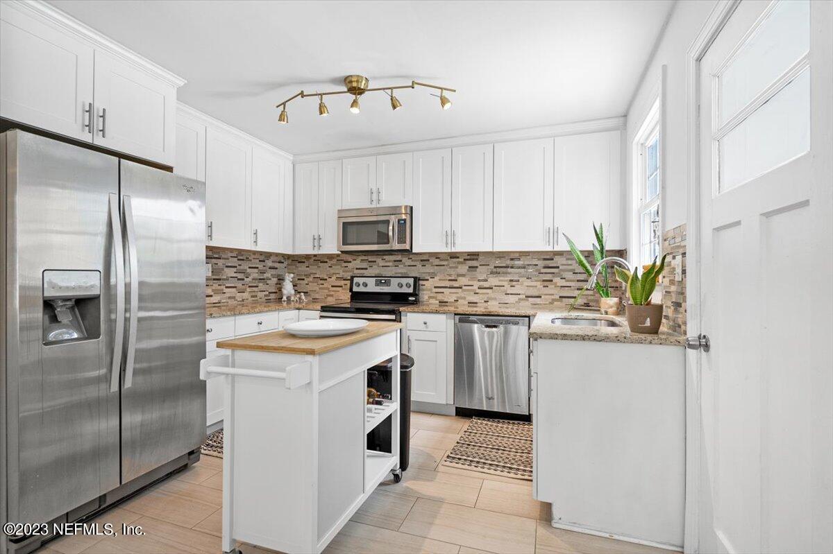 4632 CRESCENT Street