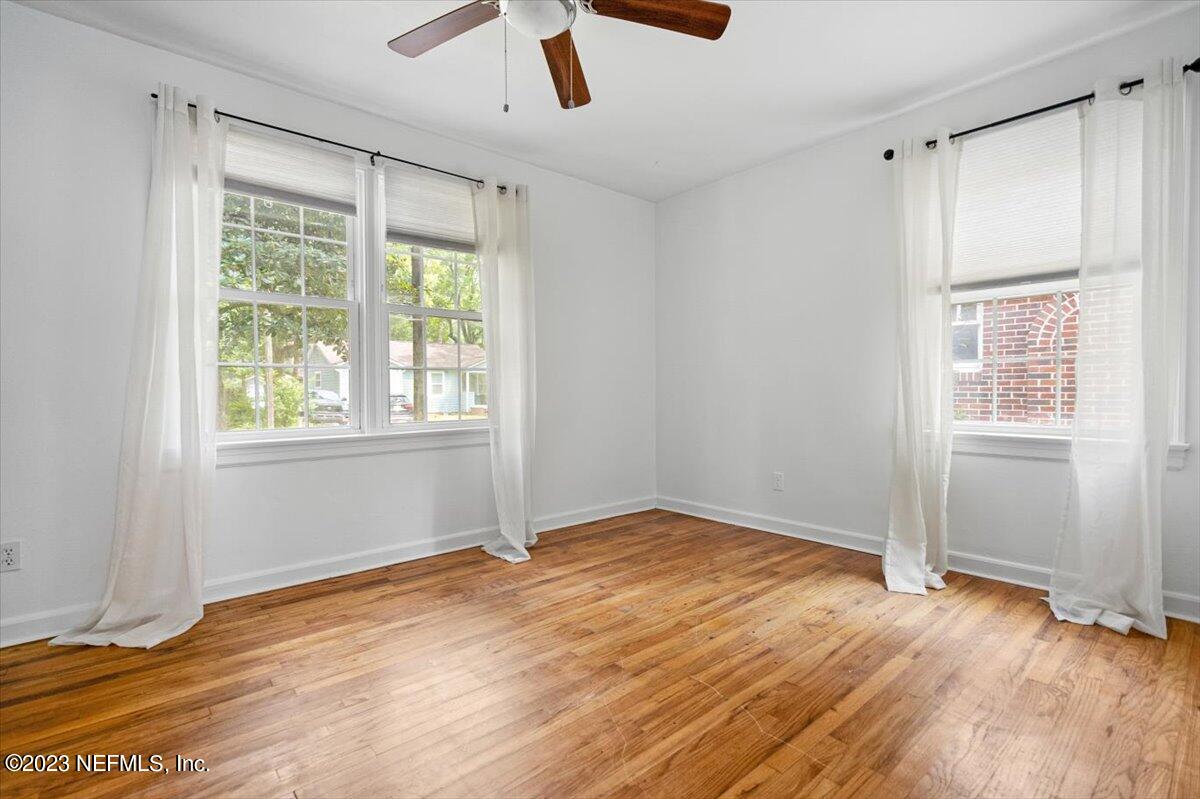 4632 CRESCENT Street