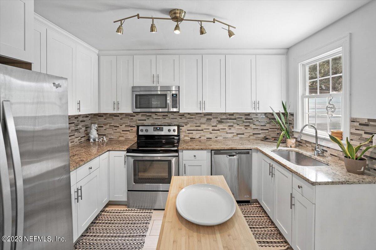 4632 CRESCENT Street