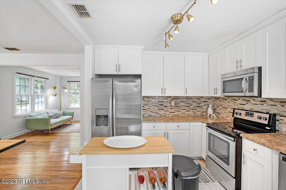 4632 CRESCENT Street