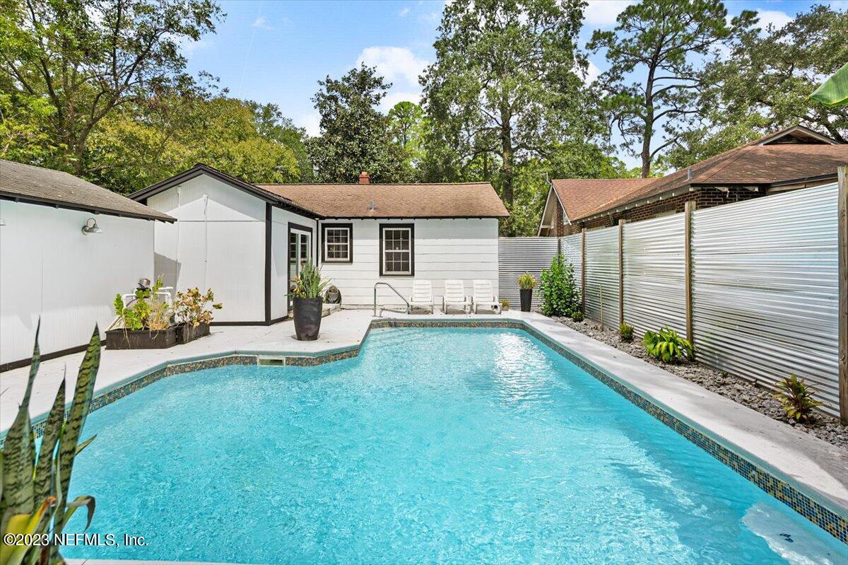 4632 CRESCENT Street