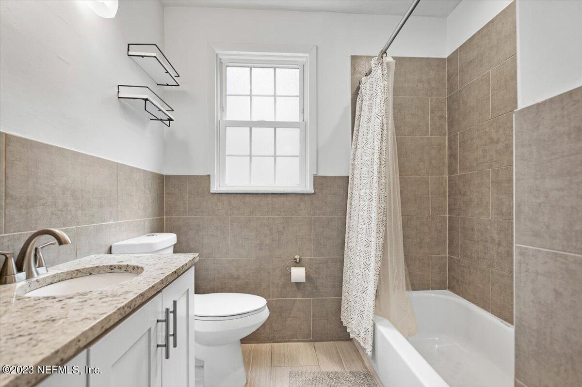 4632 CRESCENT Street