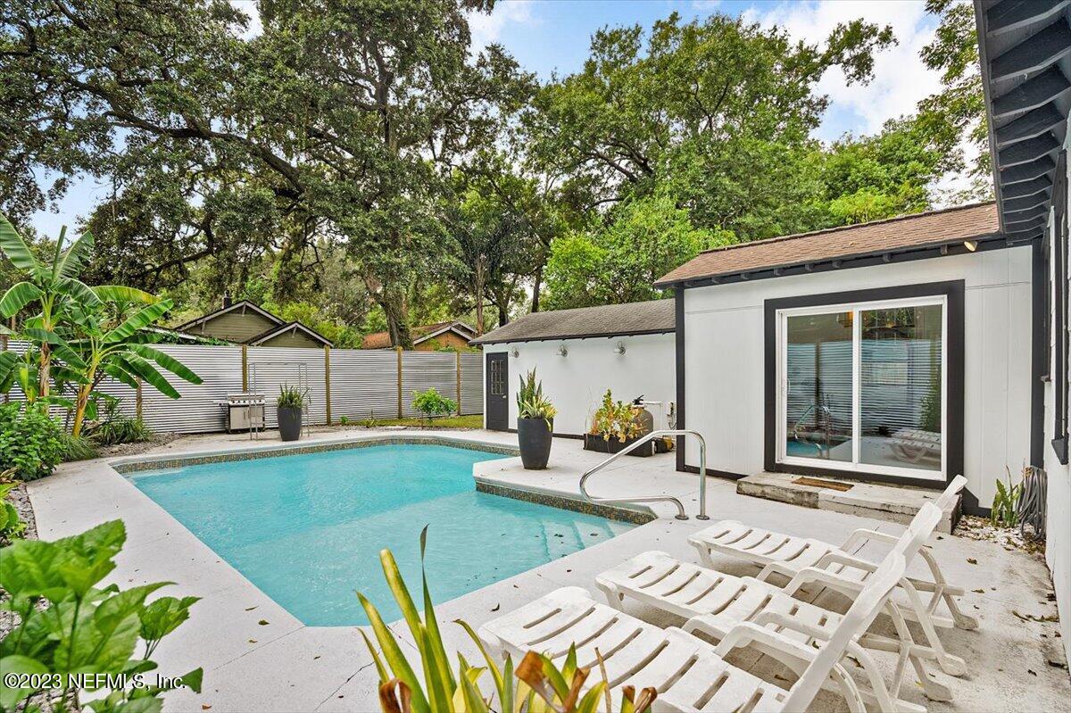 4632 CRESCENT Street