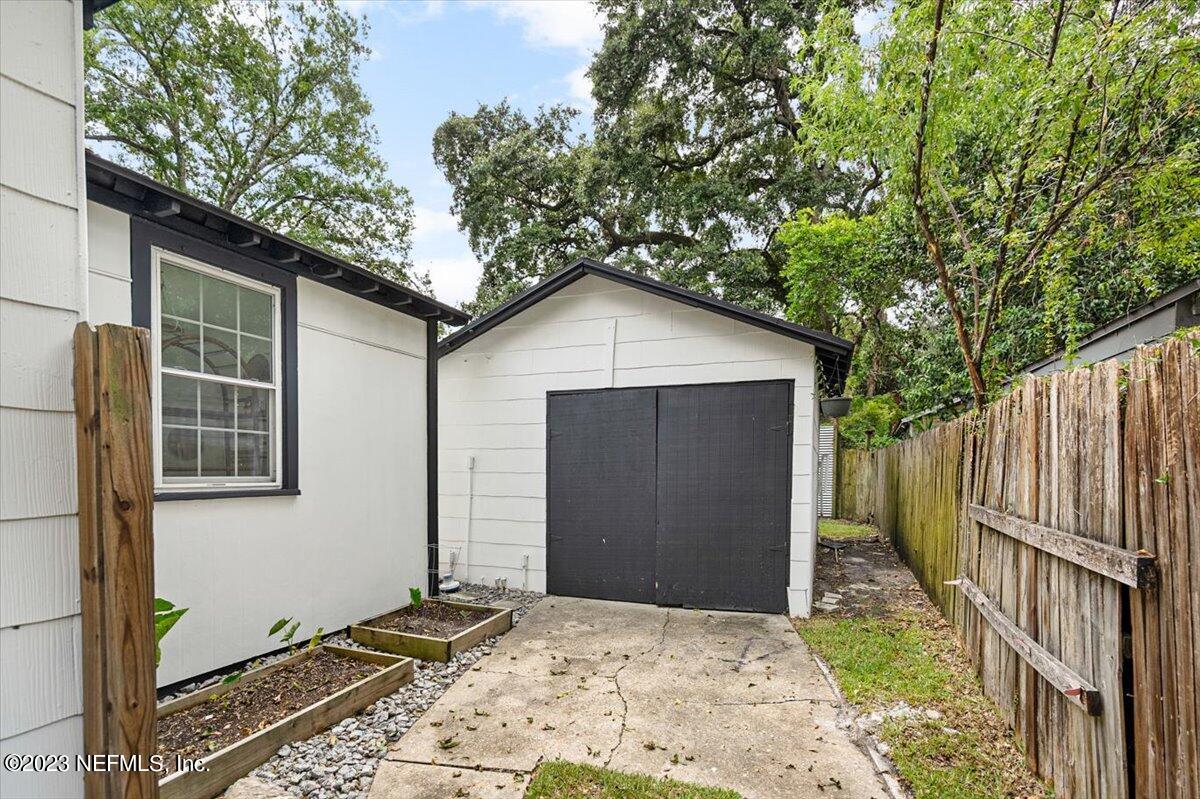 4632 CRESCENT Street