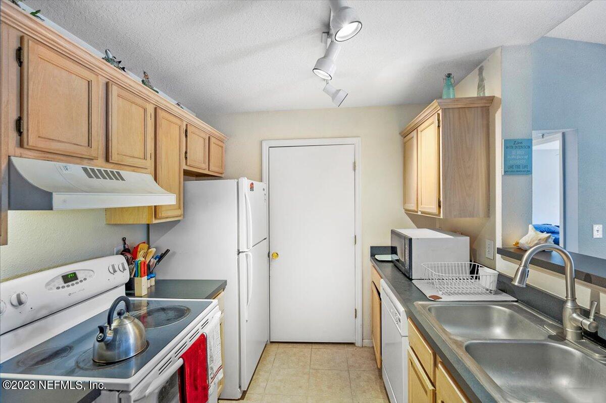 7701 TIMBERLIN PARK Boulevard, 734