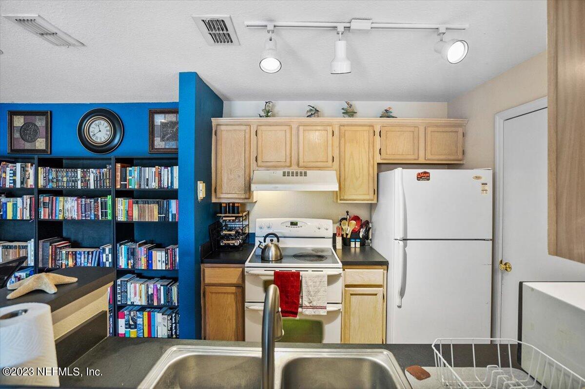 7701 TIMBERLIN PARK Boulevard, 734