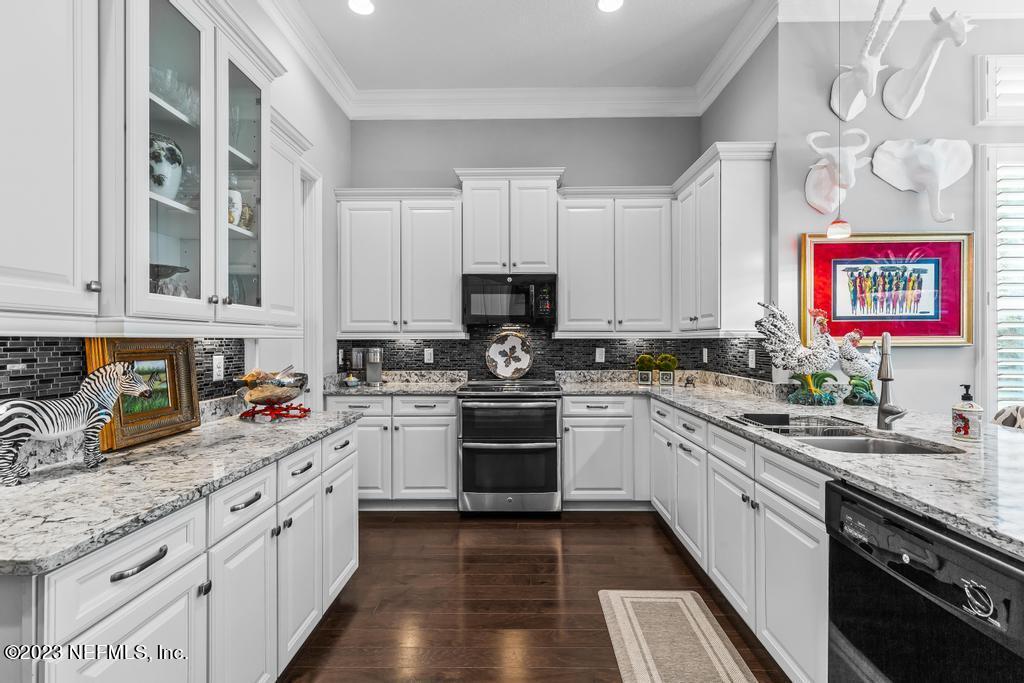 1604 SUGAR LOAF Lane