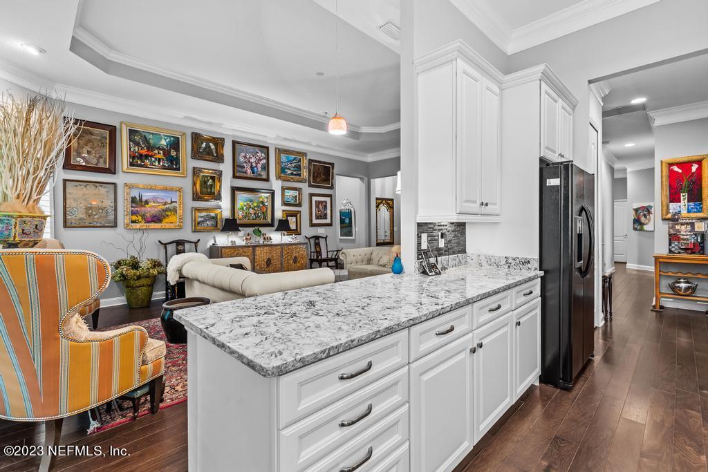 1604 SUGAR LOAF Lane