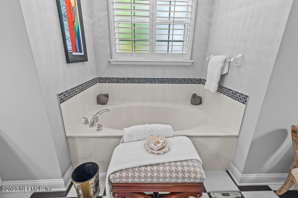 1604 SUGAR LOAF Lane