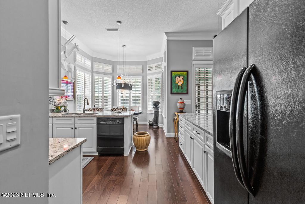 1604 SUGAR LOAF Lane