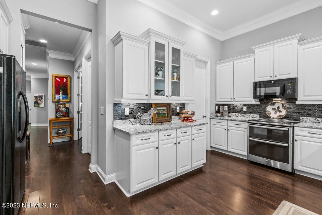 1604 SUGAR LOAF Lane