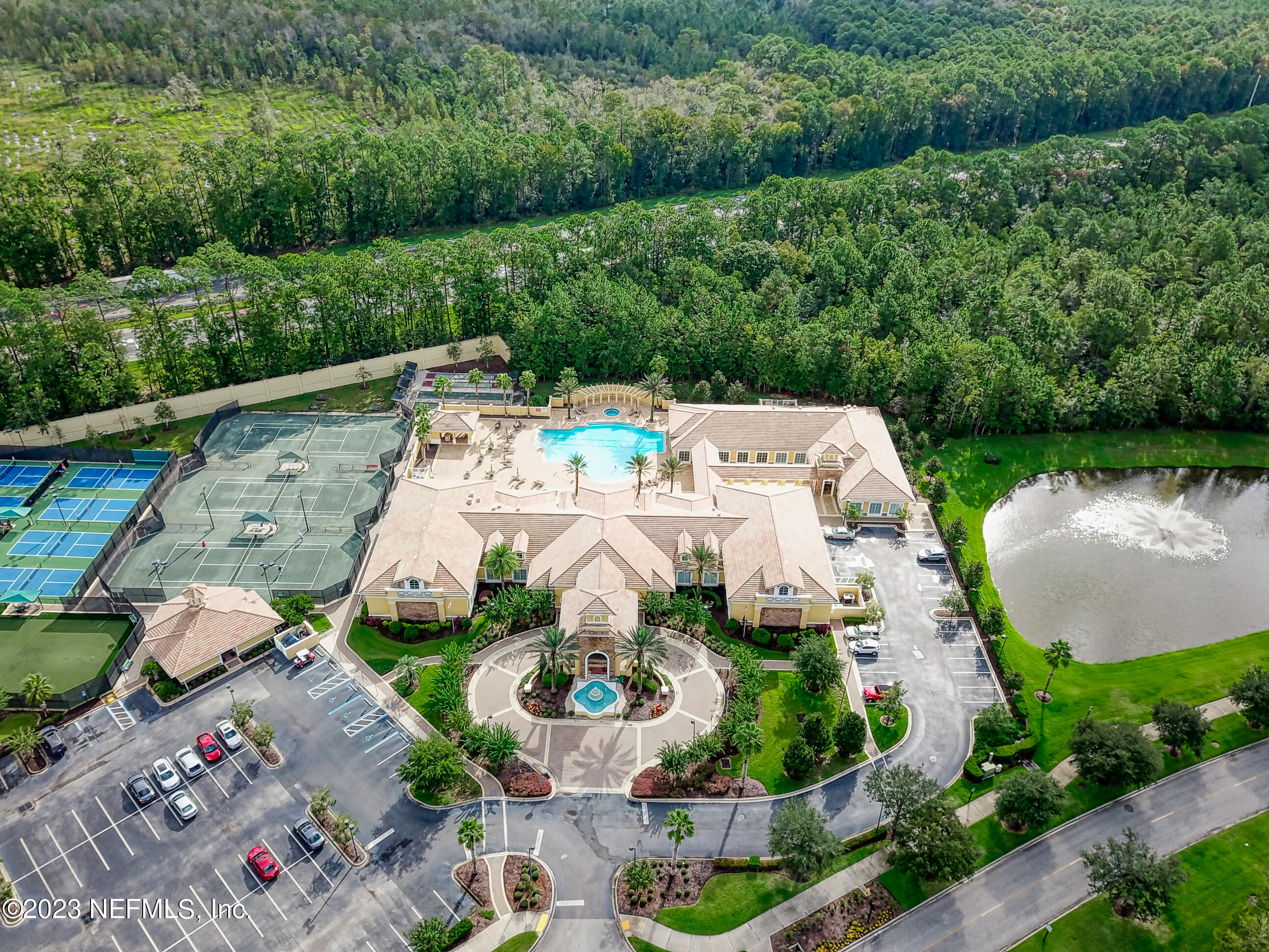 1604 SUGAR LOAF Lane