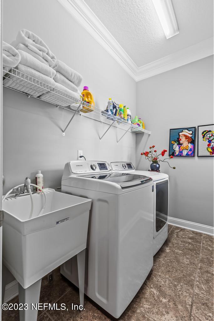 1604 SUGAR LOAF Lane