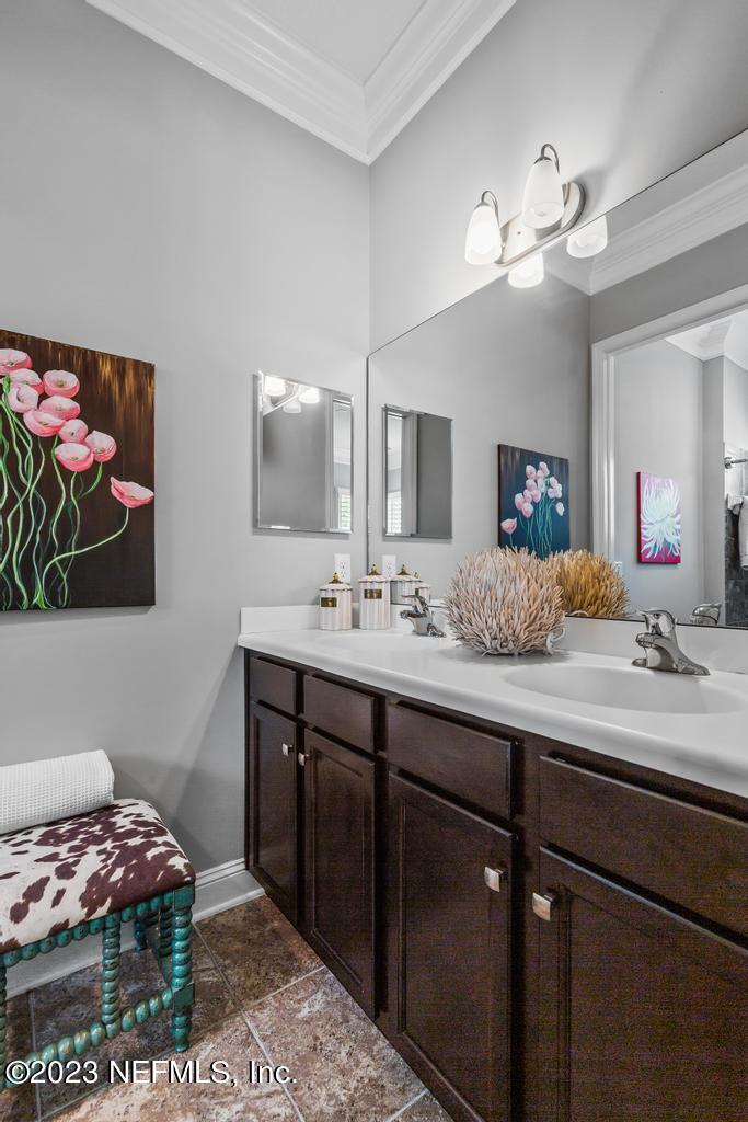 1604 SUGAR LOAF Lane