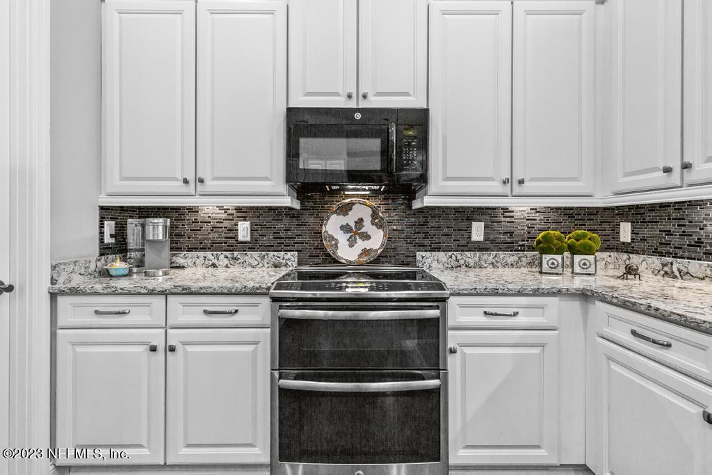 1604 SUGAR LOAF Lane