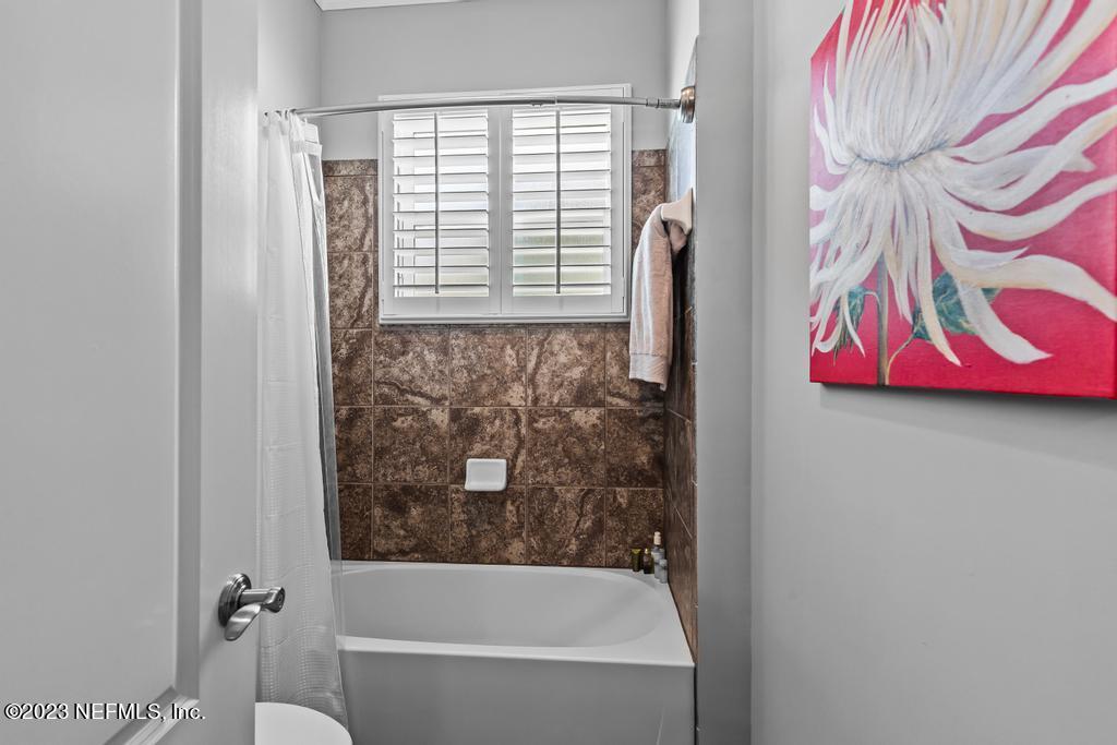 1604 SUGAR LOAF Lane