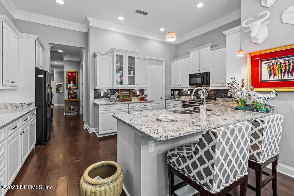 1604 SUGAR LOAF Lane