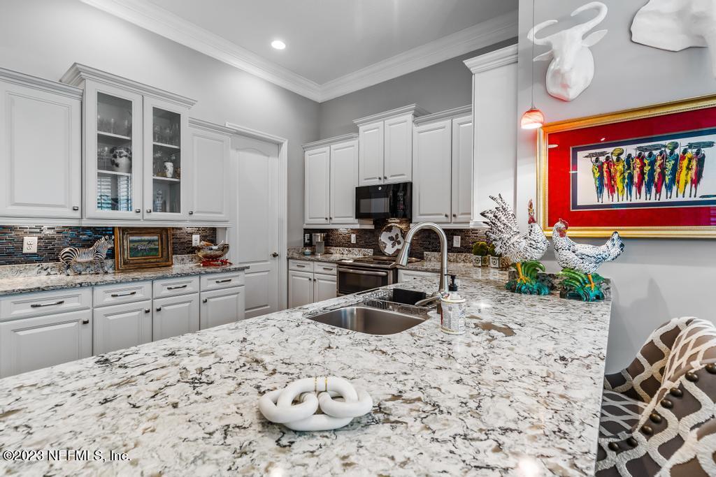 1604 SUGAR LOAF Lane