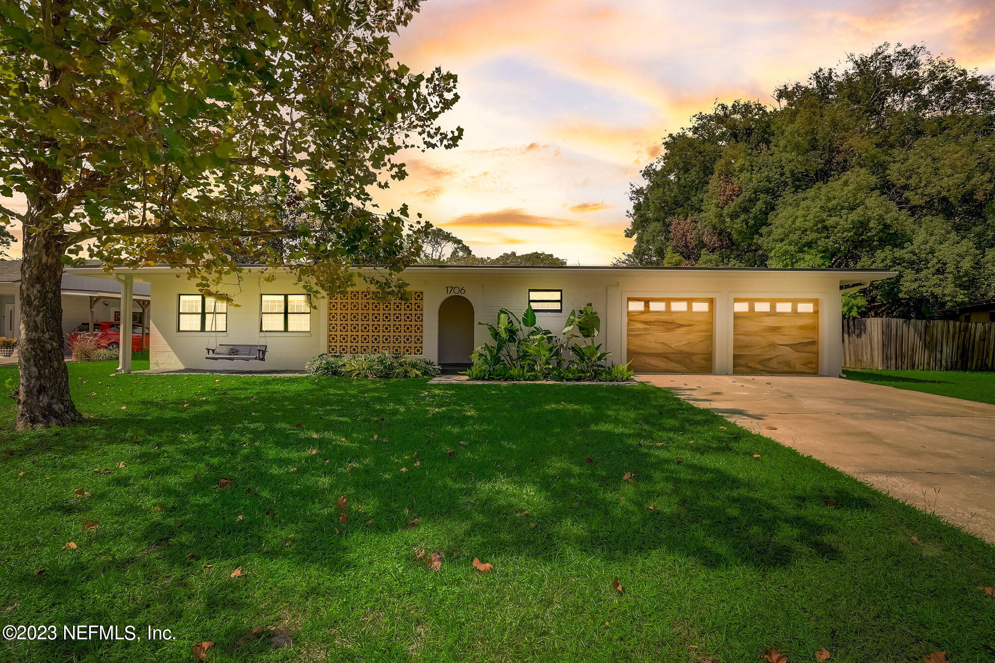 1706 SUNSET Drive