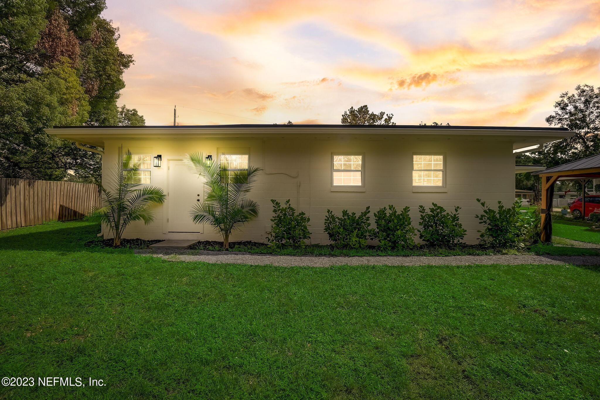 1706 SUNSET Drive