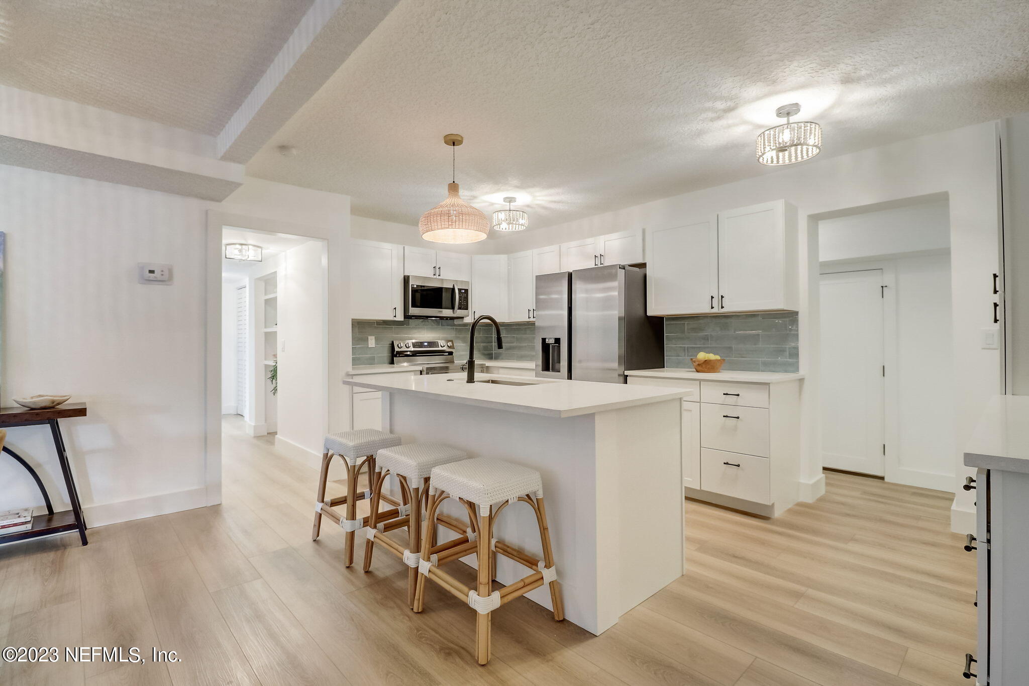 1706 SUNSET Drive
