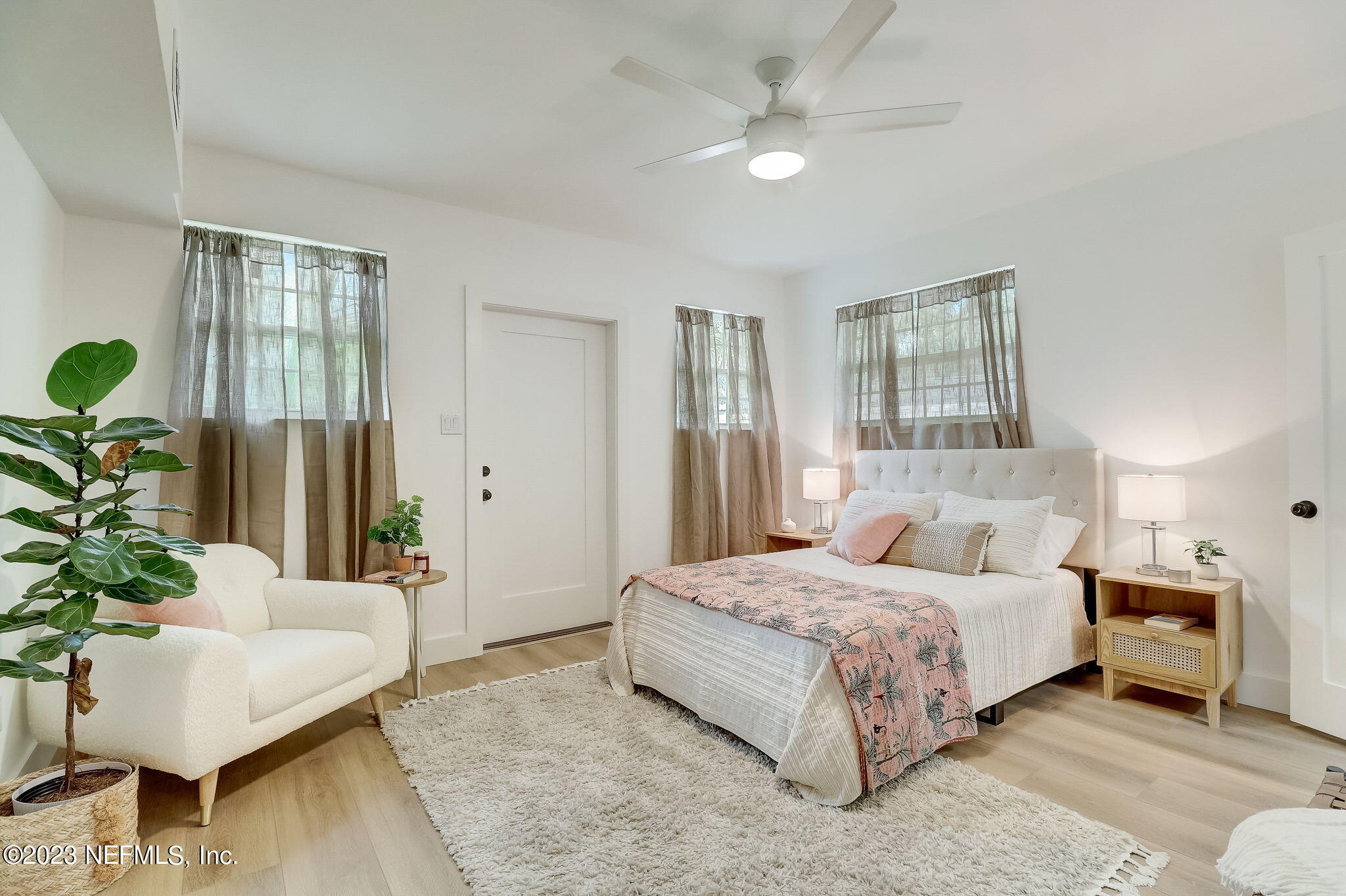 1706 SUNSET Drive