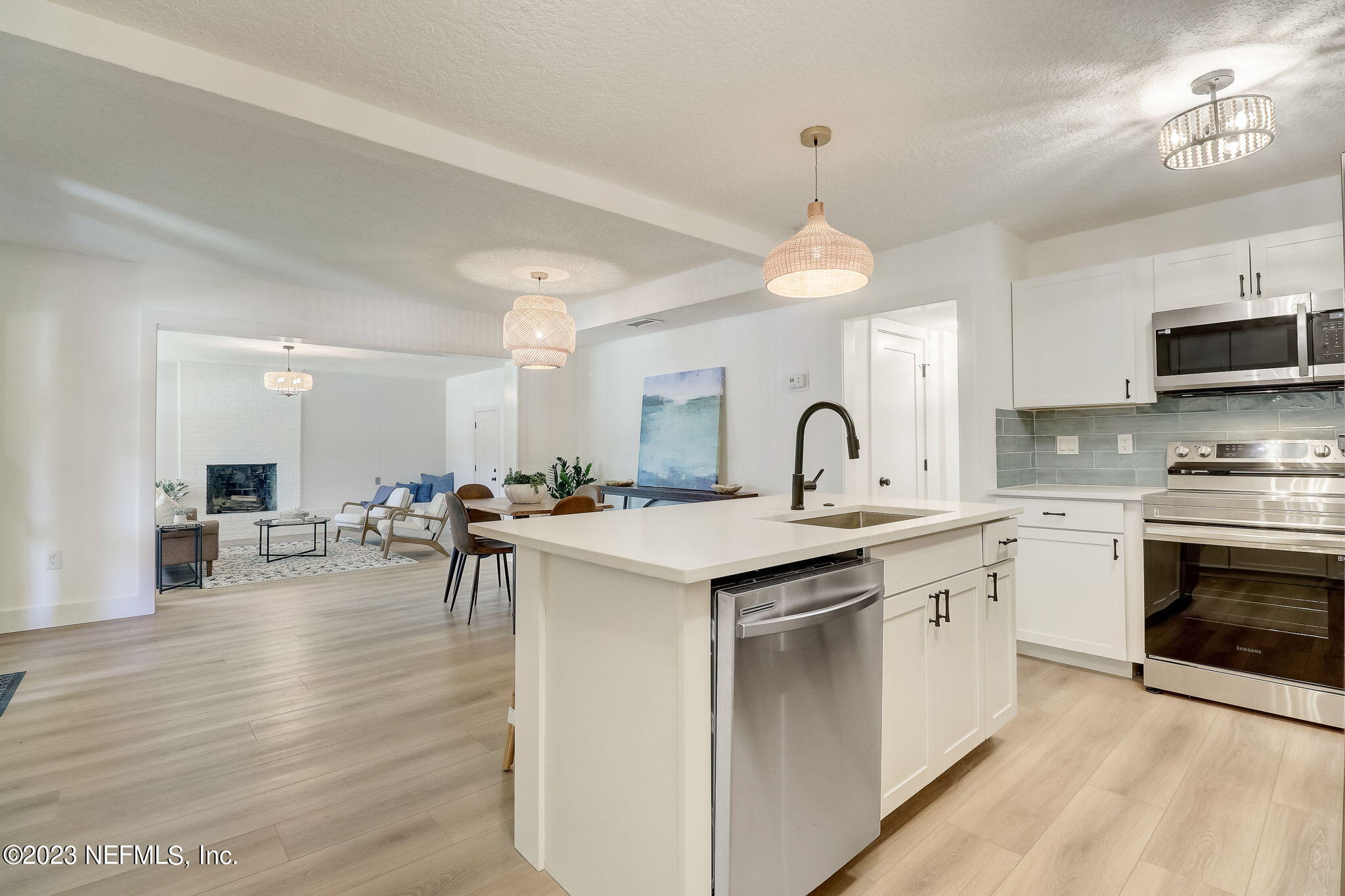 1706 SUNSET Drive