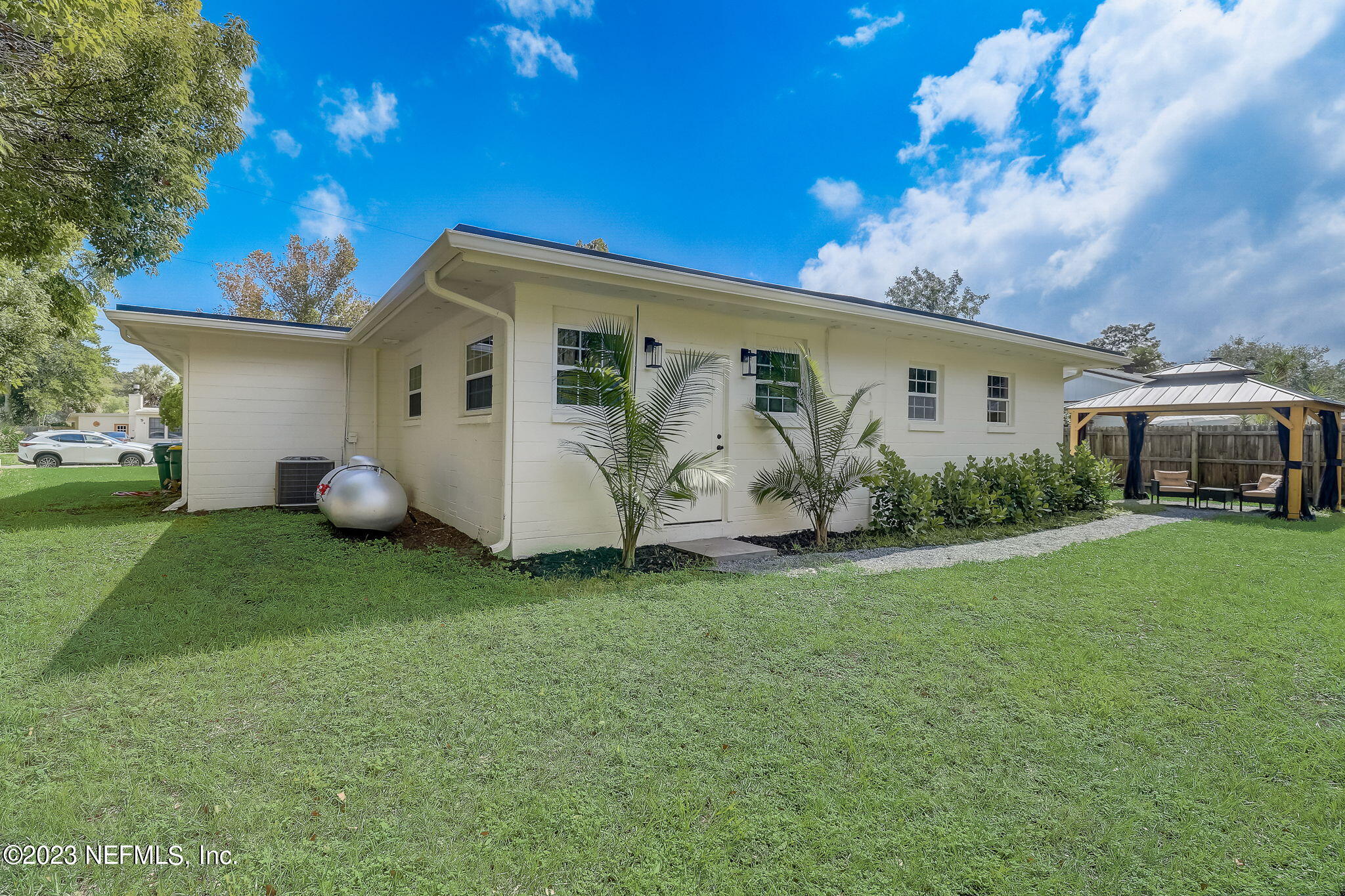 1706 SUNSET Drive