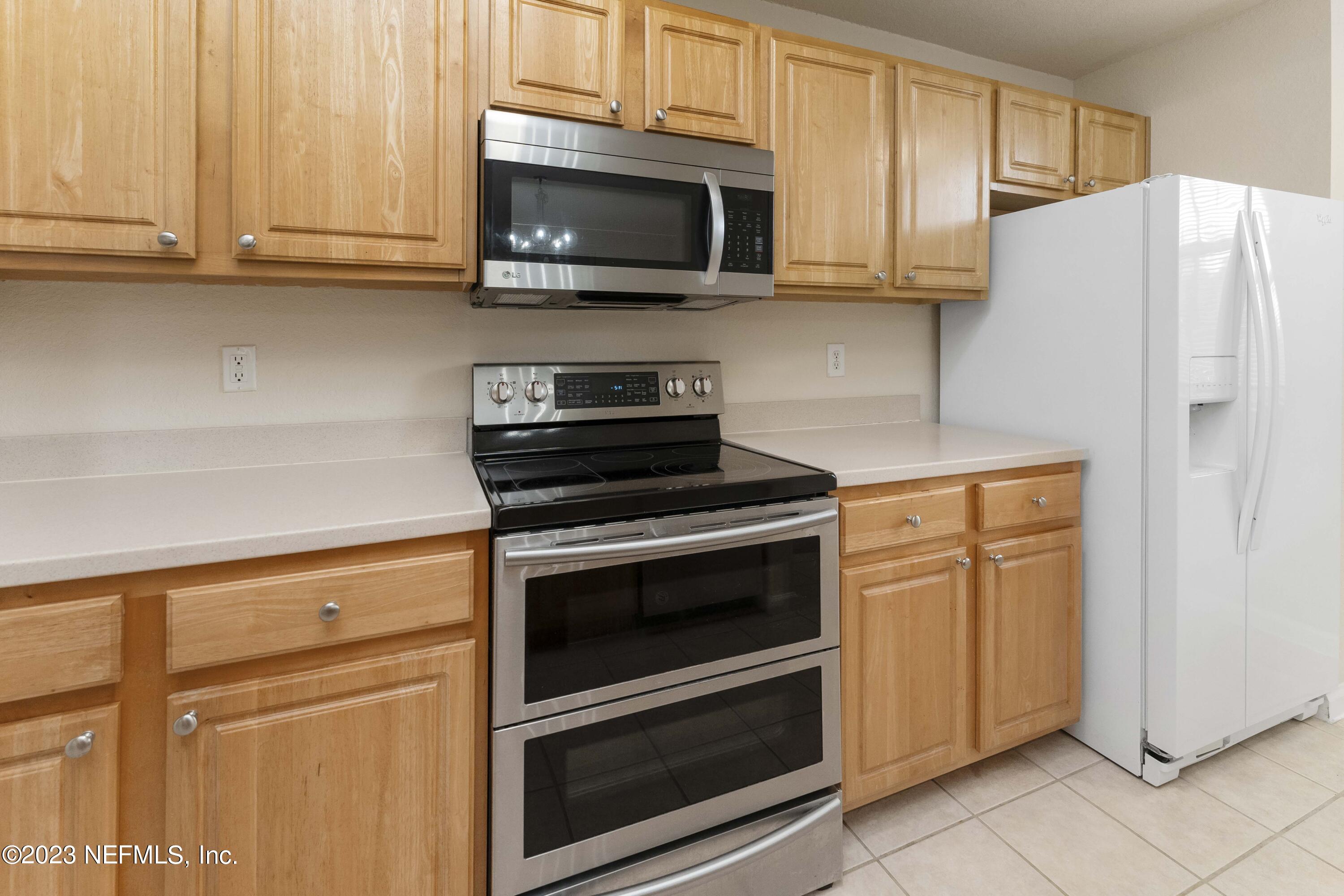10075 GATE Parkway N, 903