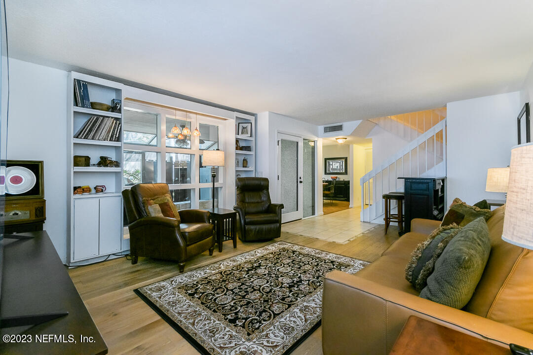 10411 BIG TREE Circle W