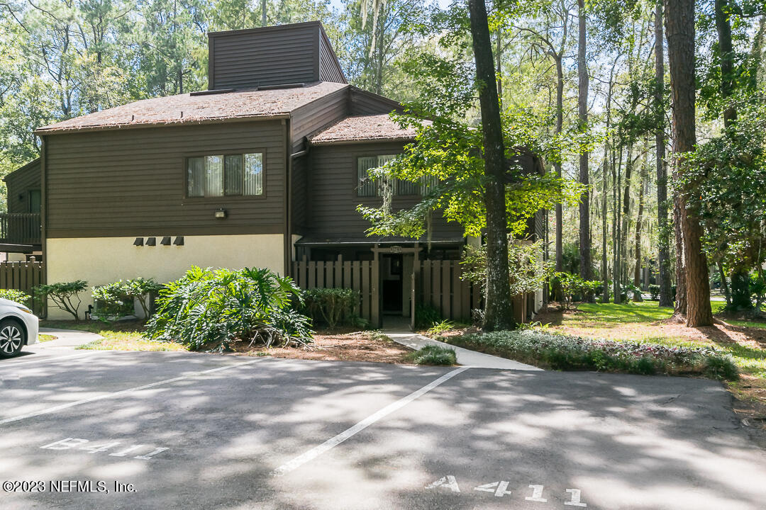 10411 BIG TREE Circle W