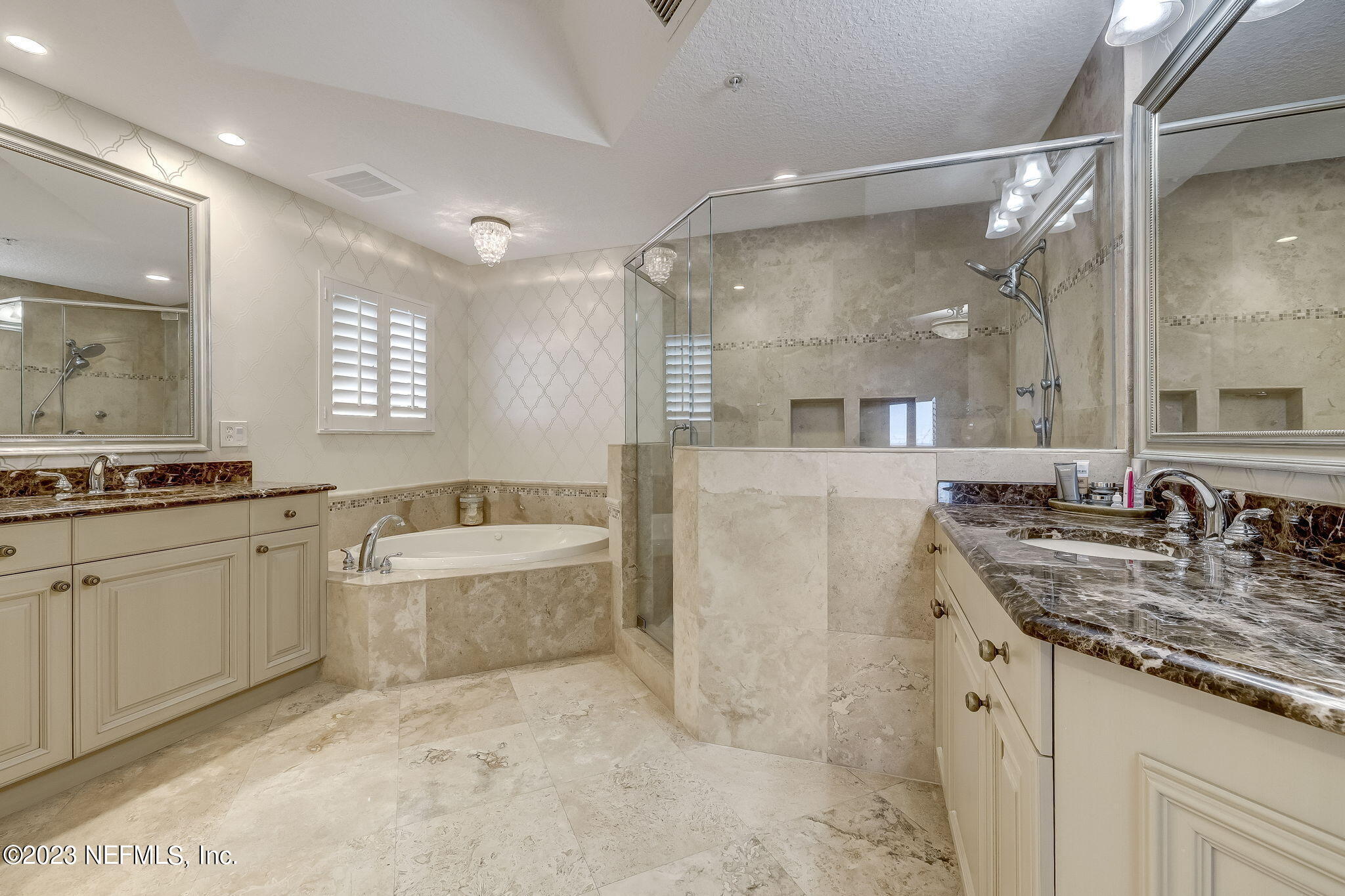 405 1ST Street S, 211