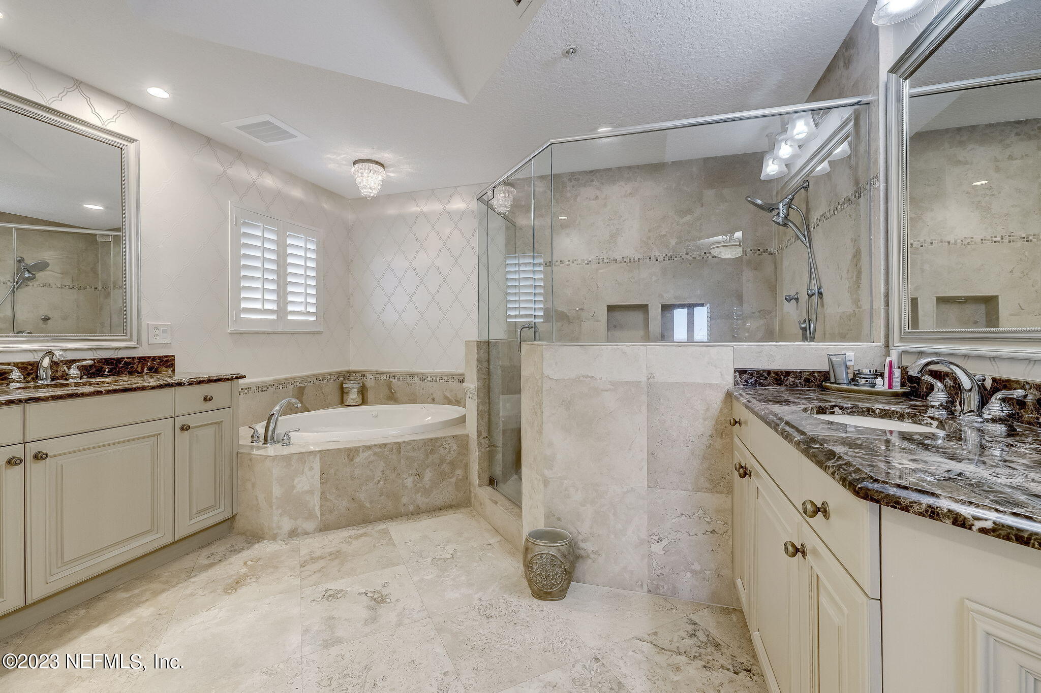 405 1ST Street S, 211