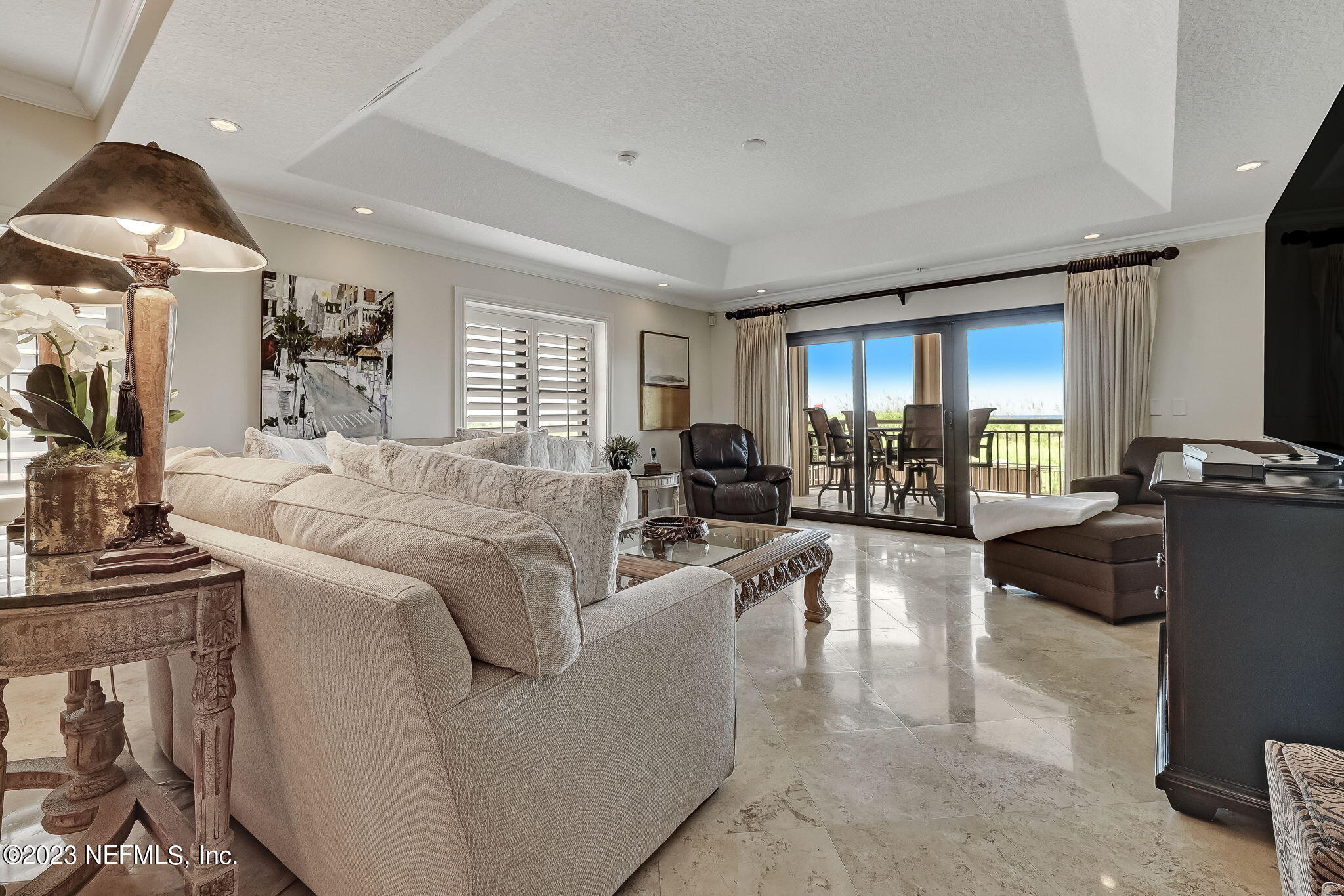 405 1ST Street S, 211