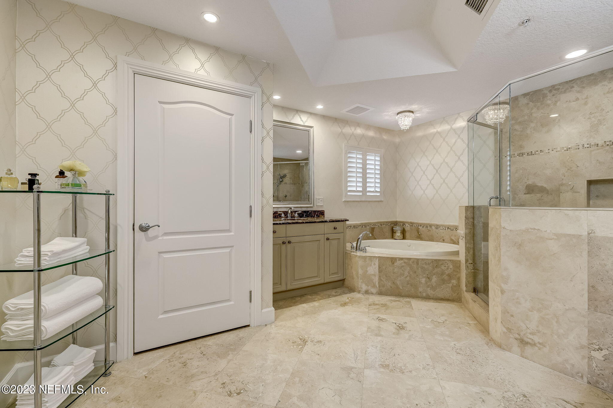 405 1ST Street S, 211