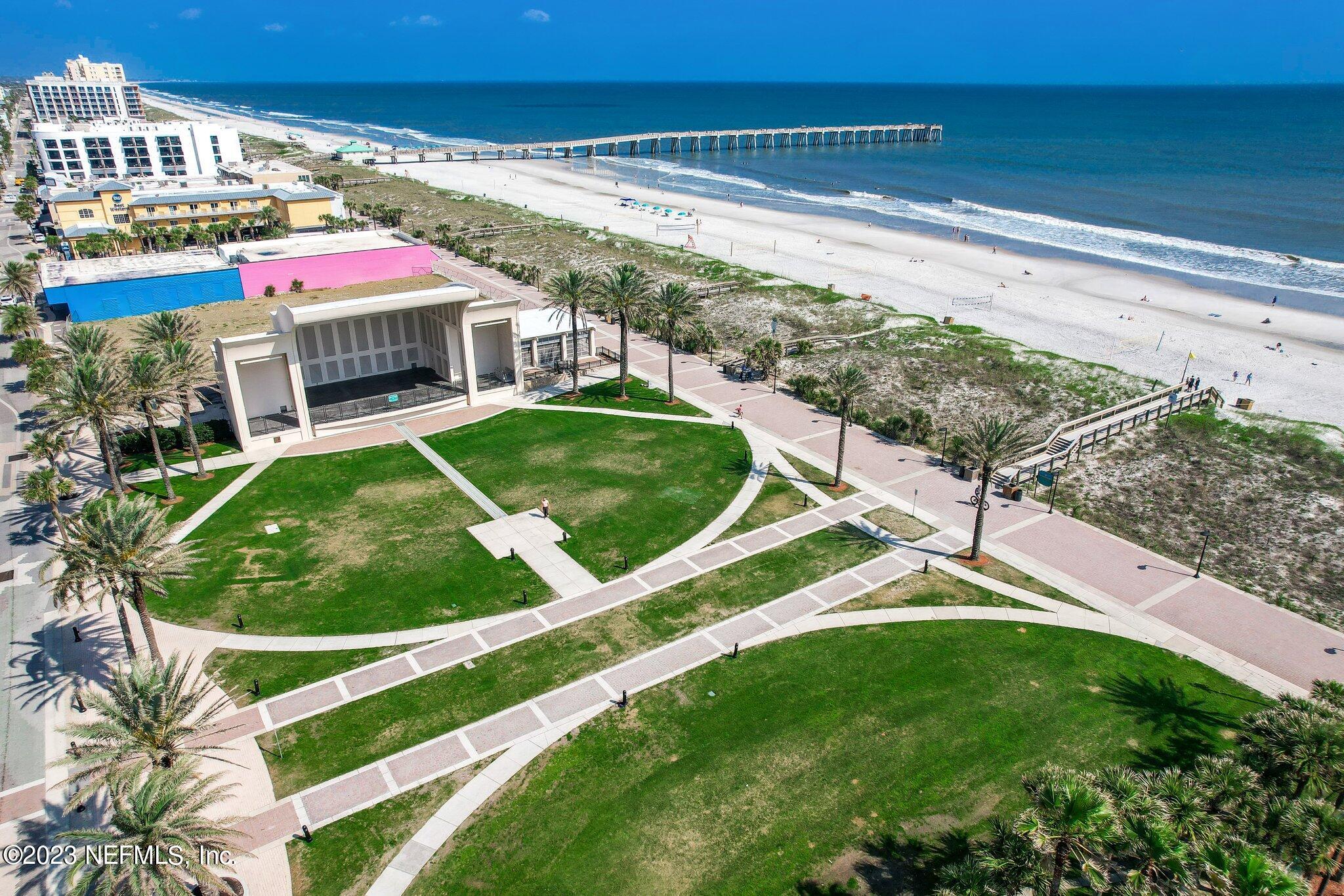 405 1ST Street S, 211