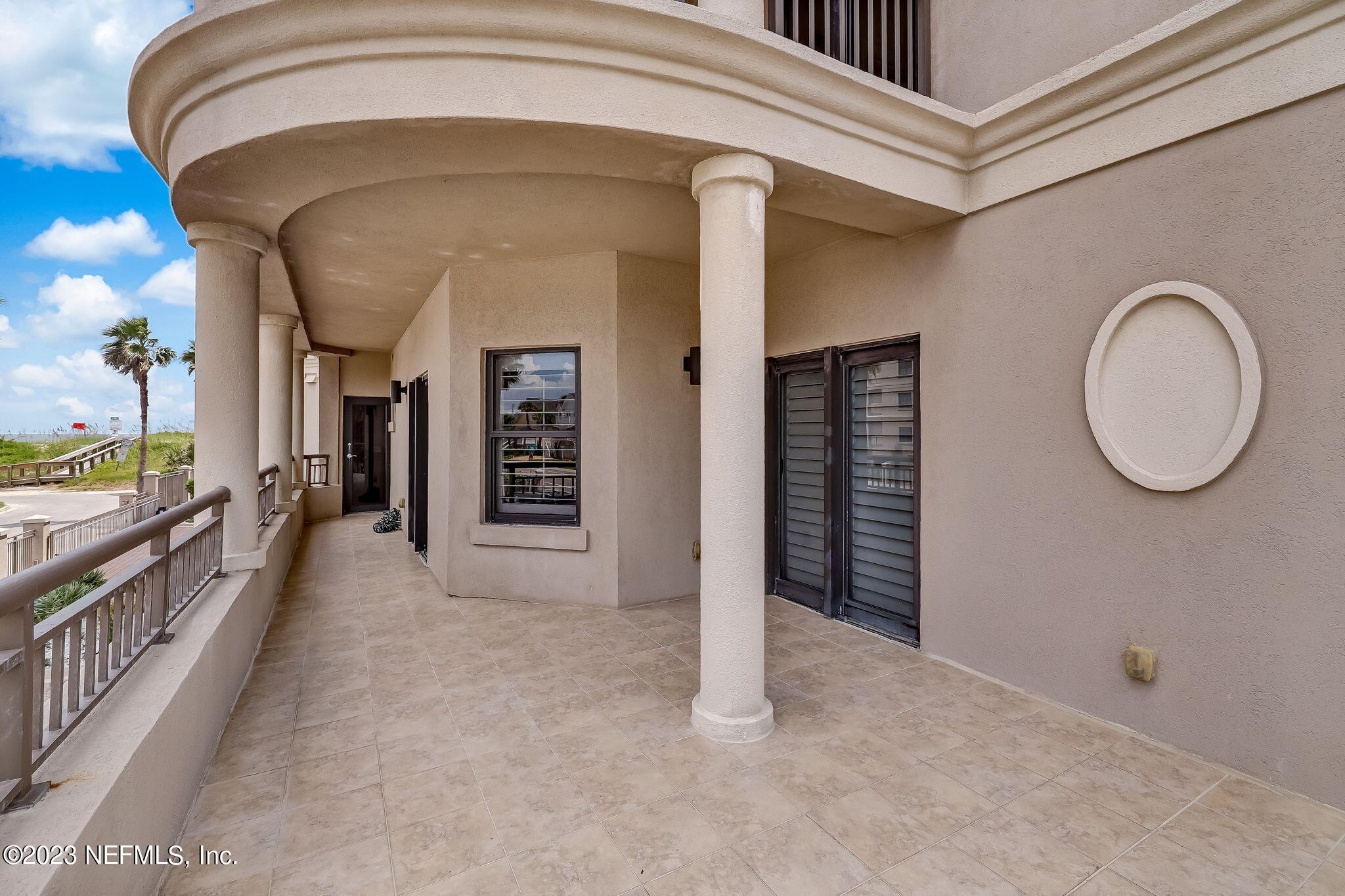 405 1ST Street S, 211