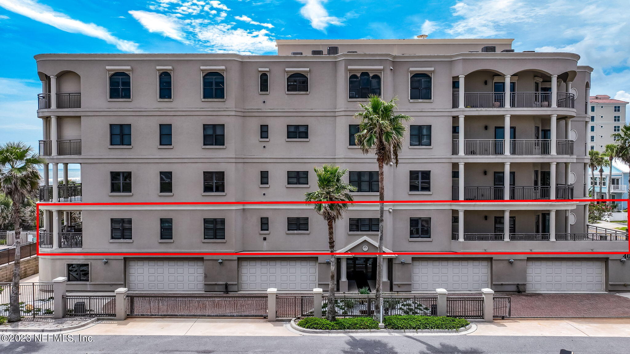 405 1ST Street S, 211