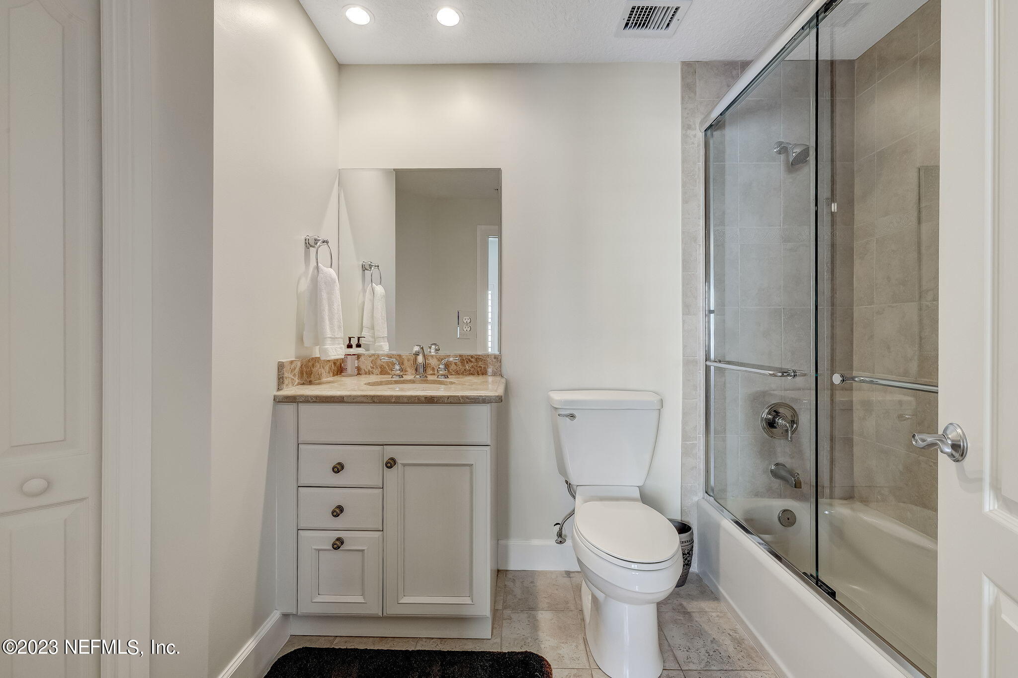 405 1ST Street S, 211