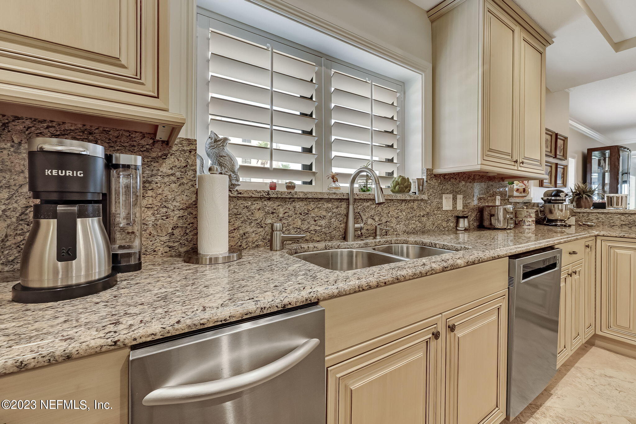 405 1ST Street S, 211