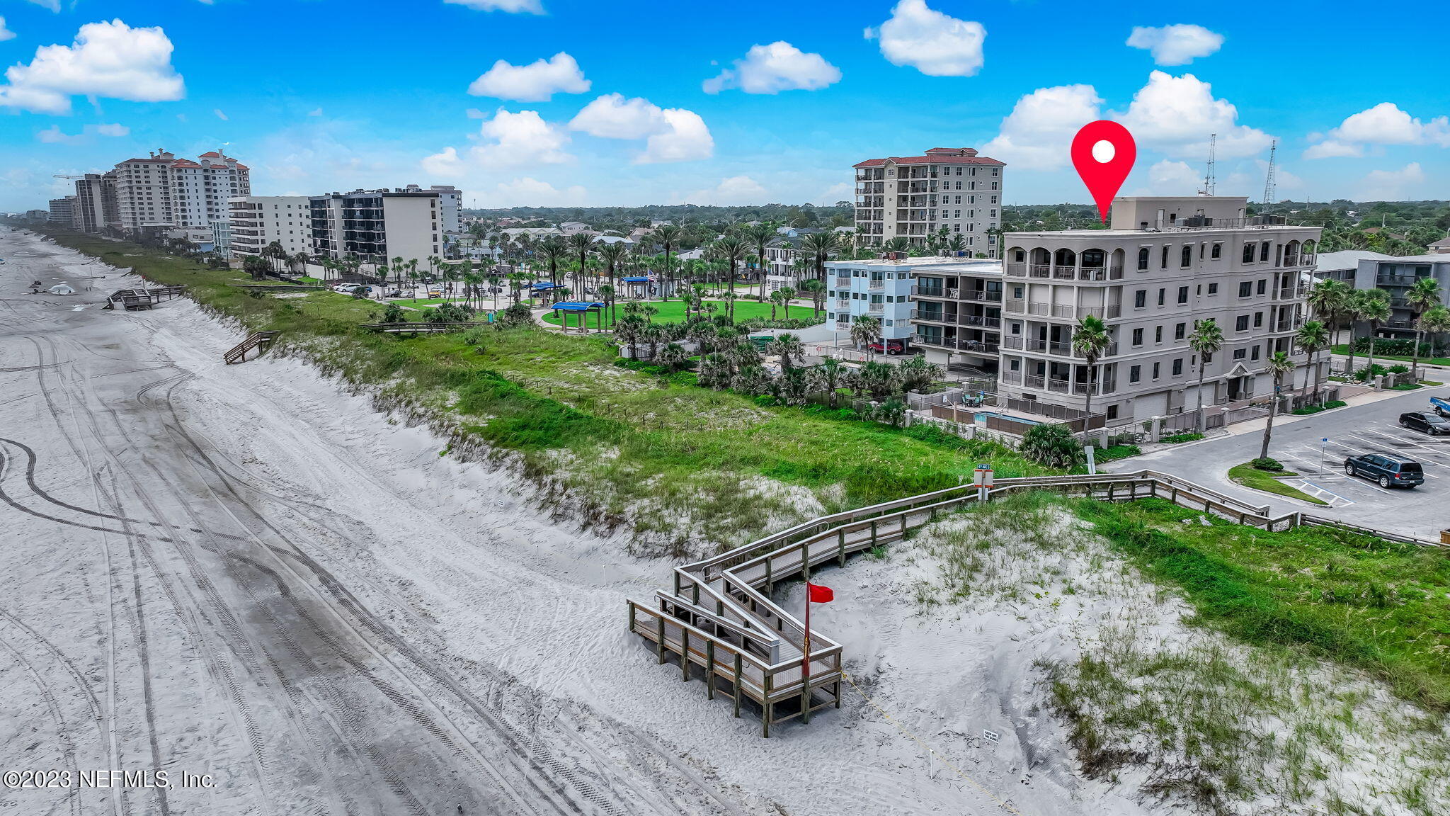 405 1ST Street S, 211