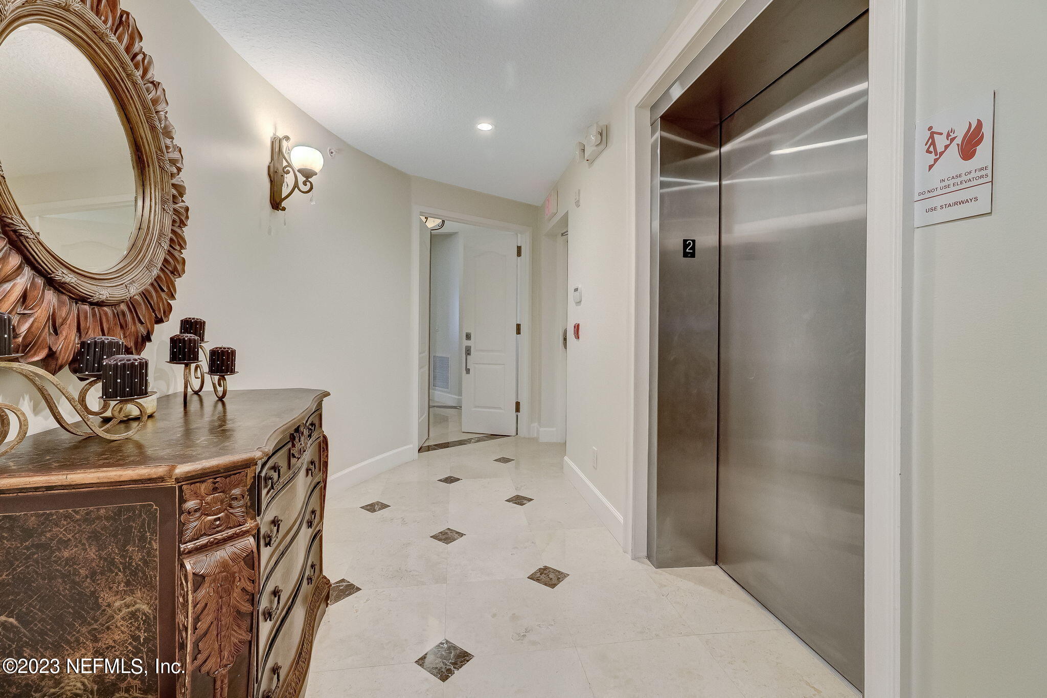 405 1ST Street S, 211