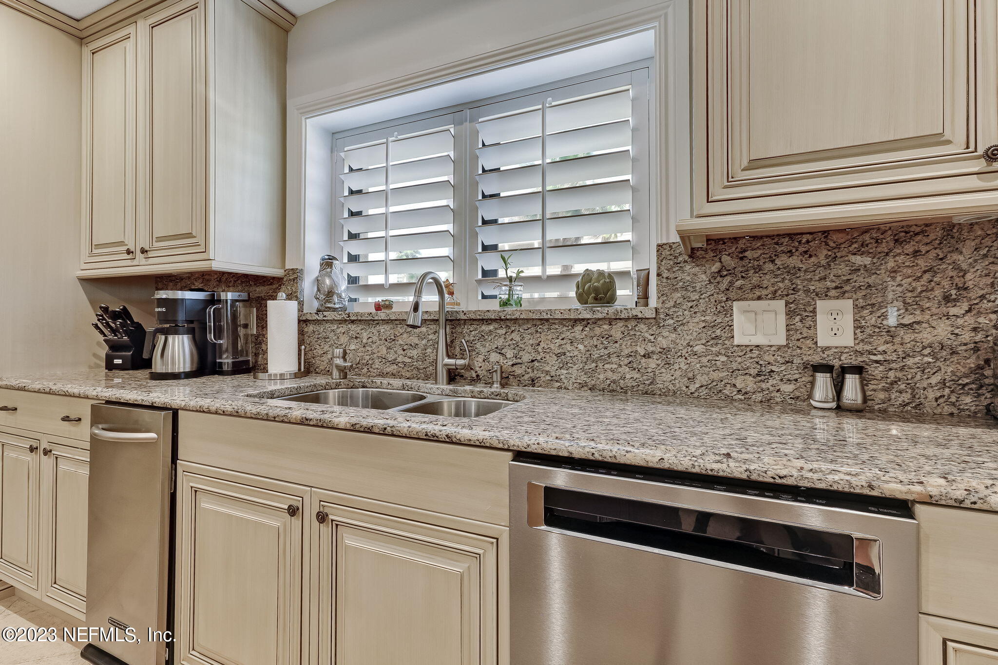 405 1ST Street S, 211