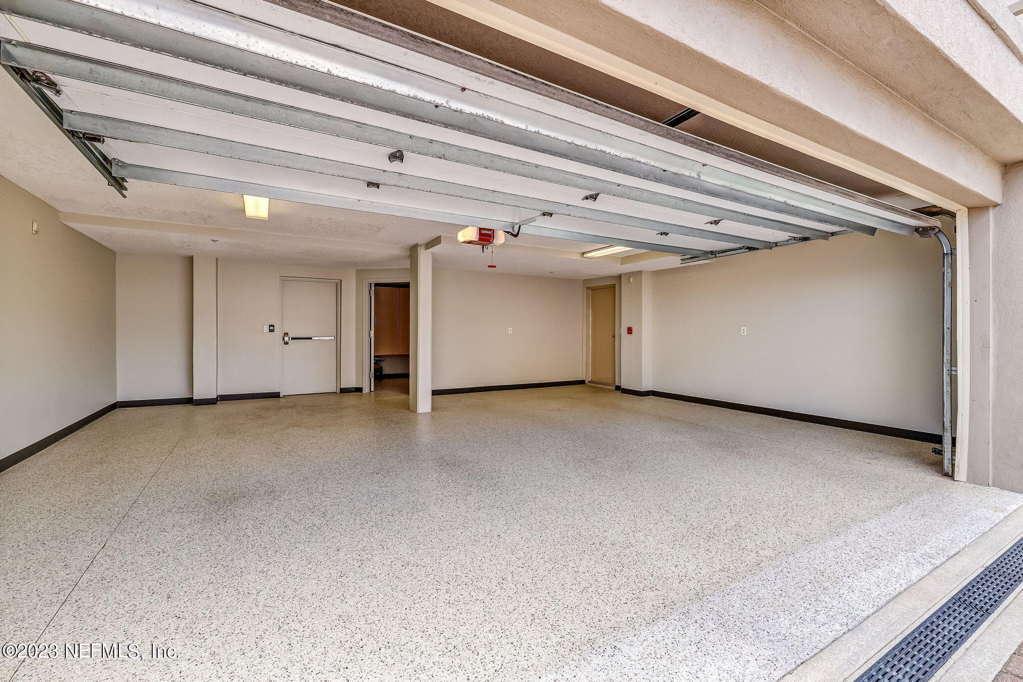 405 1ST Street S, 211