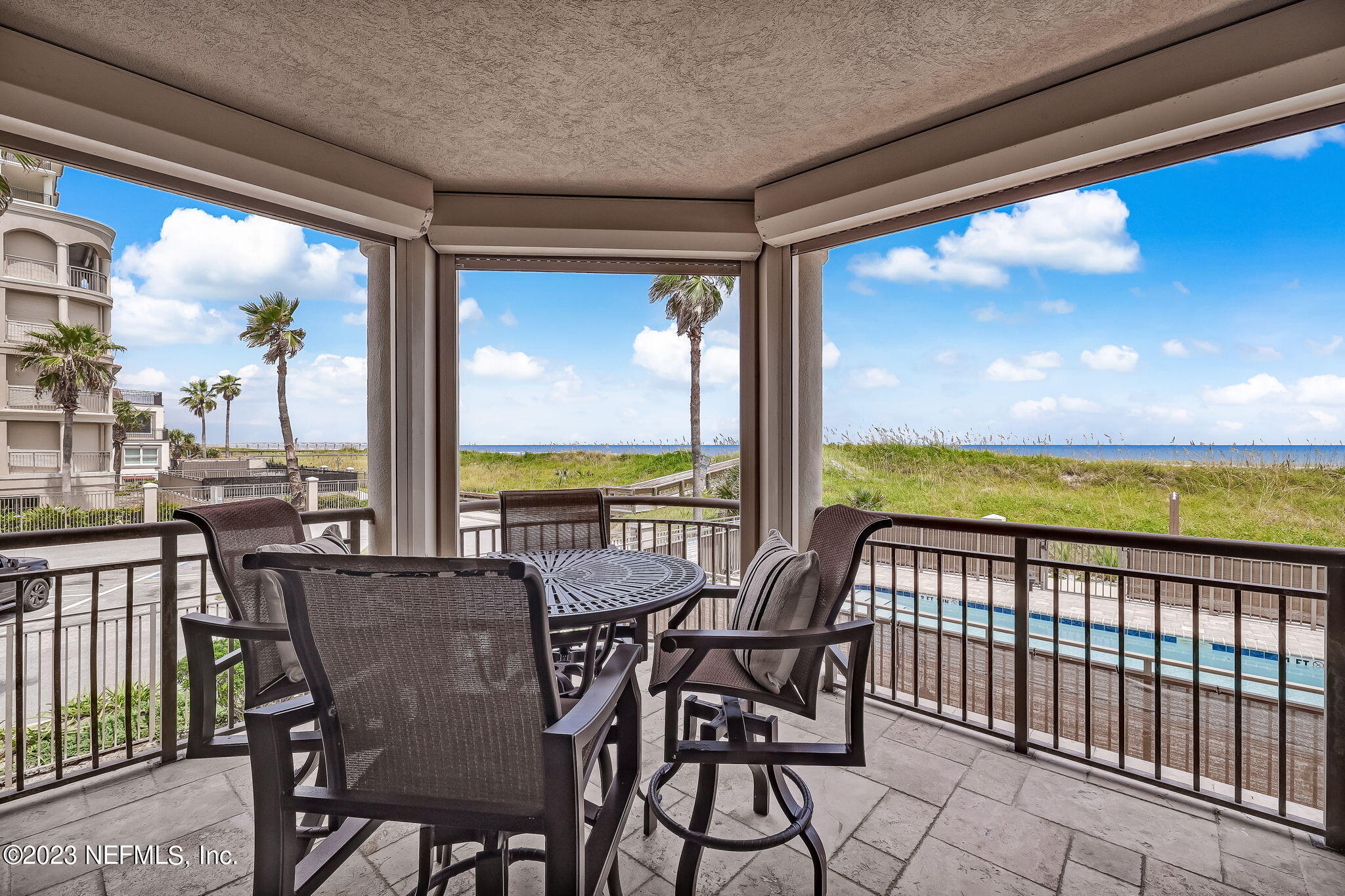 405 1ST Street S, 211