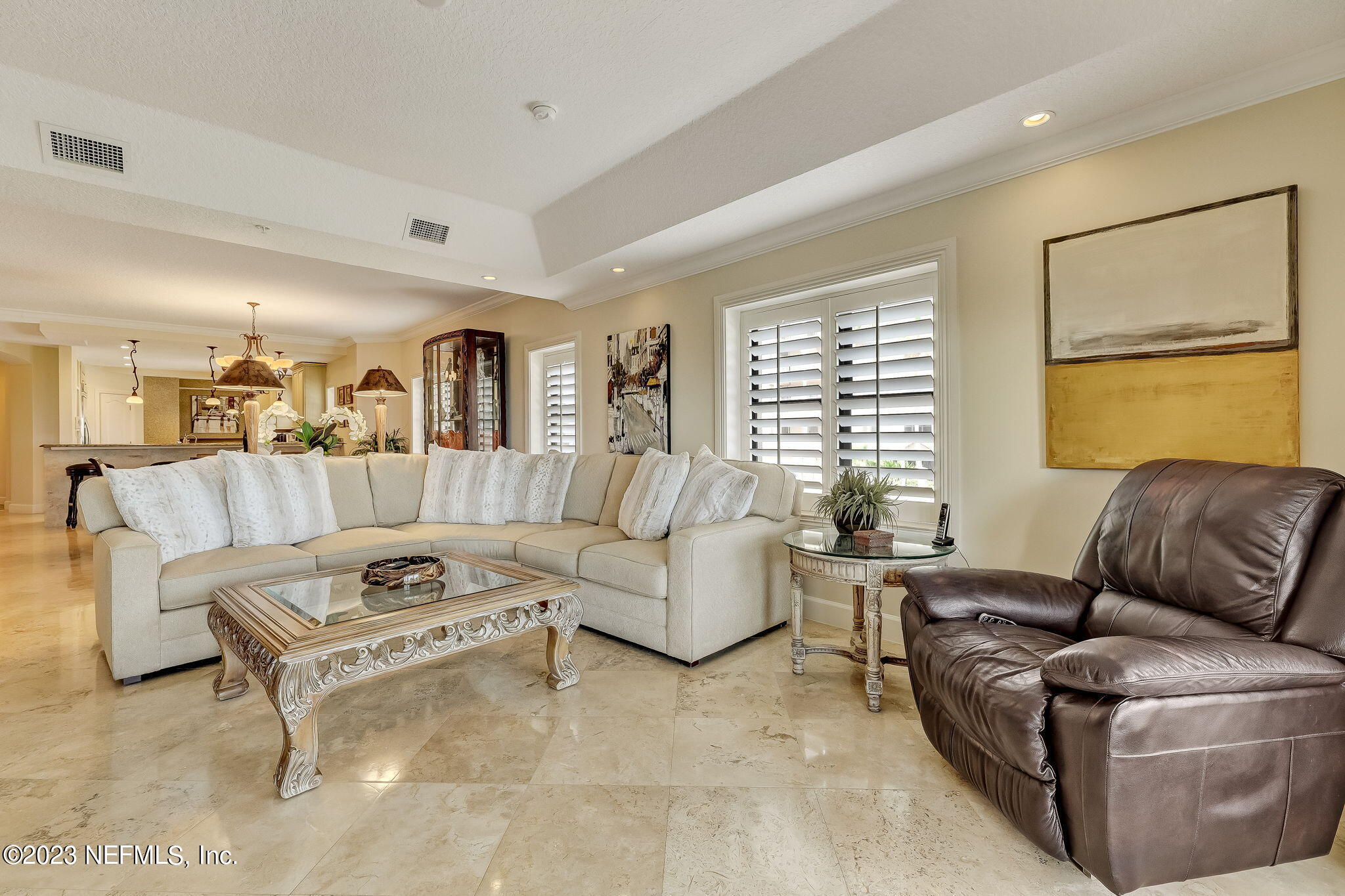 405 1ST Street S, 211