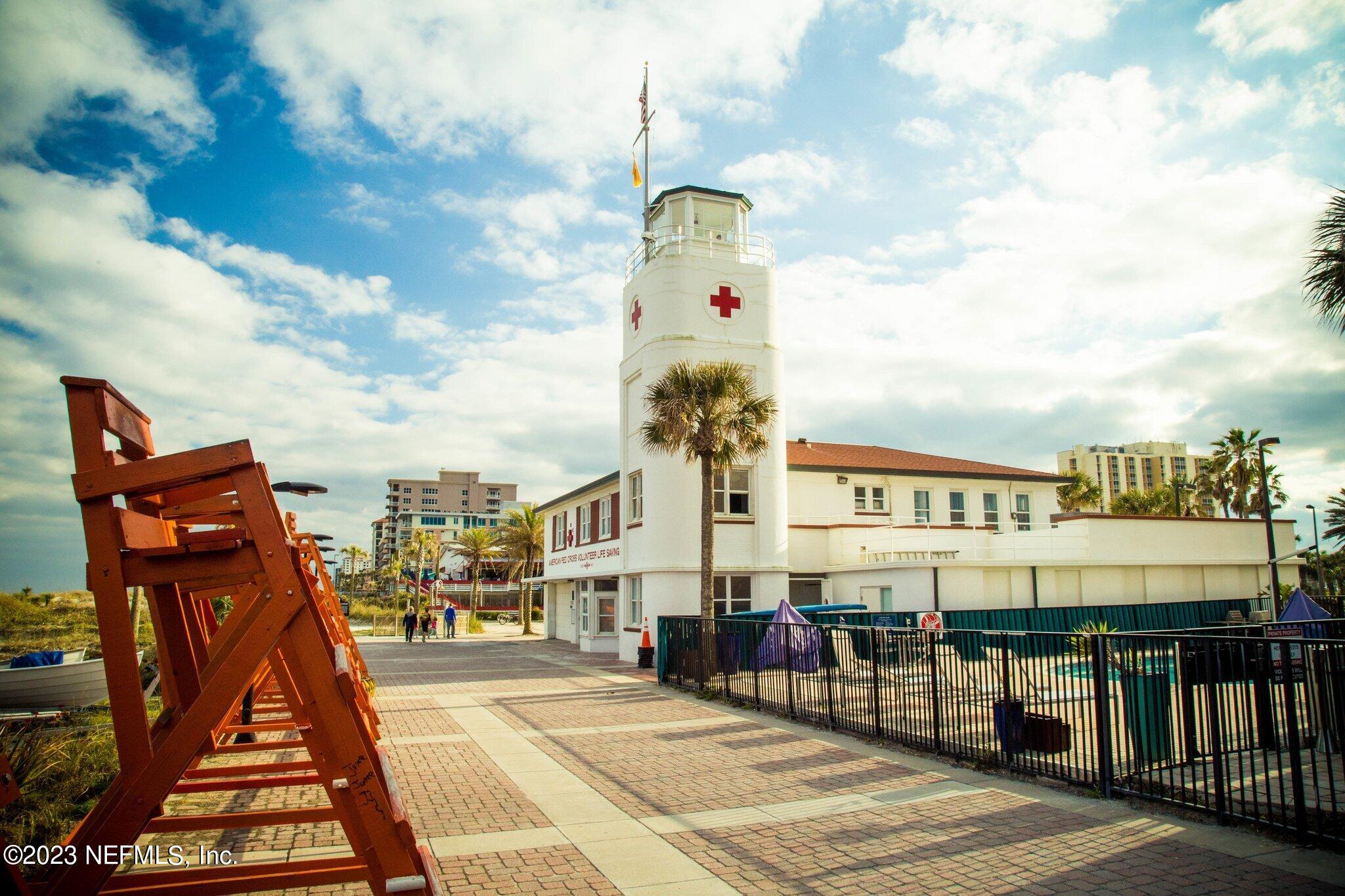 405 1ST Street S, 211